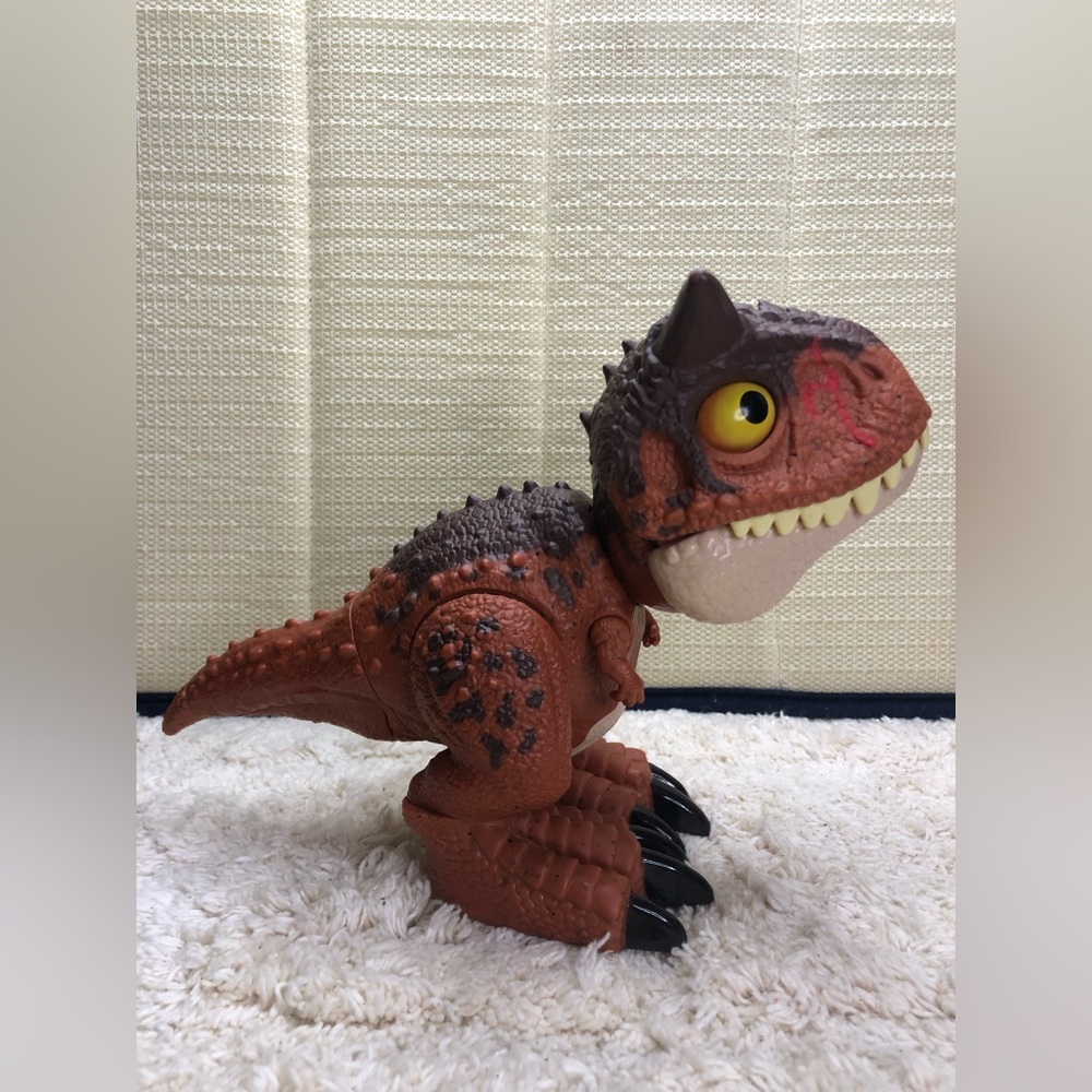 Jurassic World Cretaceous Chompin’ Carnotaurus Toro Dinosaur Action Figure